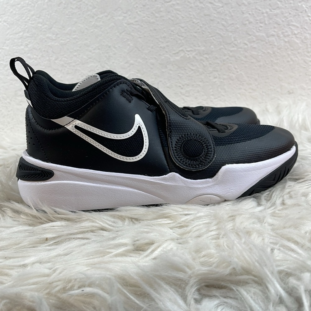 NIKE Team Hustle D 11 Big Kids' Basketball Shoes Black & White Size 7Y NEW - Picture 7 of 16